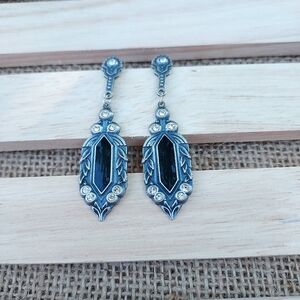 Vintage-Style Drop Art Deco design.